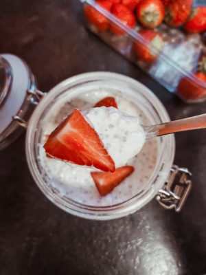 Strawberry Cheesecake Overnight Oats in a jar
